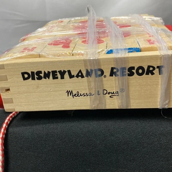 MELISSA & DOUG DISNEYLAND RESORT MICKEY 30 PIECE BLOCK SET IN PULL CART - Picture 8 of 9